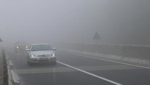 Bolu Dağı'nda sis nedeniyle görüş mesafesi 30 metreye kadar düştü