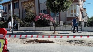 Büyükçekmece'de yoldaki çökme nedeniyle isale hattı zarar gördü 