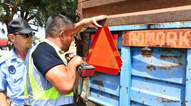 Büyükşehir’den traktörü olan çiftçilere reflektör desteği