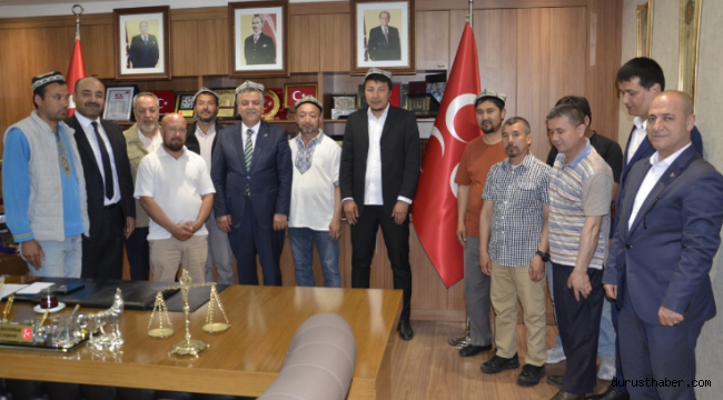 Doğu Türkistanlı Uygurlar'dan MHP'ye ziyaret