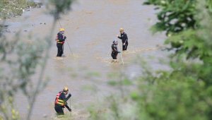 Düzce'de sele kapılan operatörün bulunması için çalışmalar sürüyor