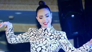 Ebru Gündeş, yeni aşka yelken açtı: İşte kendisinden 20 yaş küçük sevgilisi...