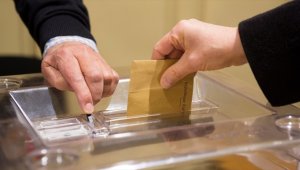 Fransa'da genel seçimin ilk turu pazar günü yapılacak