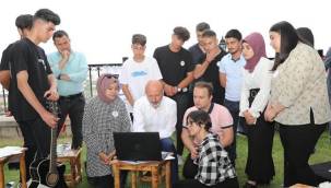 Genç dostu başkan, gençlerle bir araya geldi