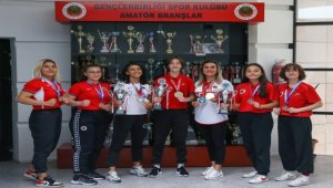 Gençlerbirliği'nde milli kick boksçular kulübü ziyaret etti