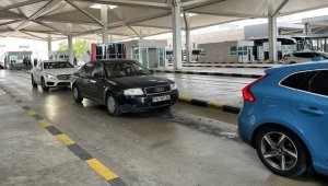 Gurbetçiler Türkiye'ye özlemle giriyor 