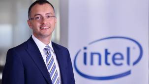 Intel Küresel Silikon Liderliğini Devam Ettiriyor