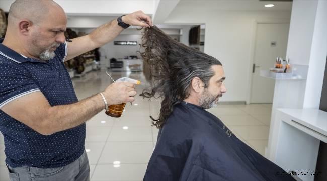 Kanser hastası 14 yaşındaki Feleknaz Oğur'un "mor saç hayali" gerçek oldu