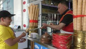 Kayseri’de havaların ısınmasıyla dondurma tezgâhları açıldı   