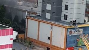 Kayseri'de apartmanda çıkan yangında mahsur kalan vatandaşlar tahliye ediliyor