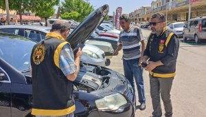 Kayseri'de oto hırsızlık polisleri, oto pazarı ve galericilerde denetim yaptı
