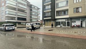 Konya'da bir dükkanın müşterisi, silahla dışarıdan açılan ateş sonucu yaralandı 