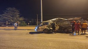 Konya'da kamyonla minibüsün çarpışması sonucu bir kişi yaralandı