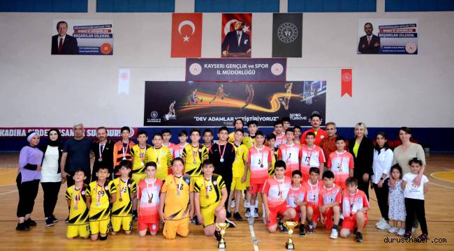 Kulüplü Minik Erkekler Hentbol Birinciliği Sona Erdi