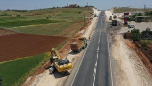 Mardin-Midyat yolunun bölünmüş yol haline getirilmesi için çalışmalar sürüyor