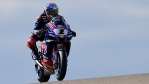 Milli motosikletçi Toprak Razgatlıoğlu, İtalya'da sıralama yarışında birinci oldu