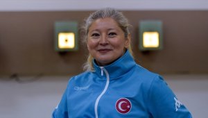 Milli para atıcı Aysel Özgan, Dünya Kupası'nda rekor kırarak altın madalya kazandı