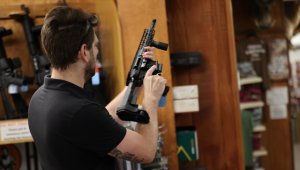 New York'ta yarı otomatik silah edinme yaşı 21'e yükseltildi