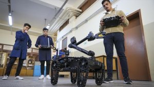 Öğrencilerin ilk işi, "Mehmetçiğin robot yardımcıları" oldu