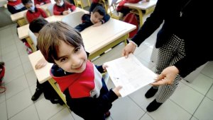 Okullarda yarın 'karne zili' çalacak