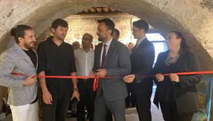 Resim öğretmenleri sergi açtı