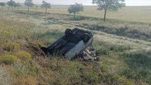 Şarampole devrilen kamyonetin sürücüsü yaralandı