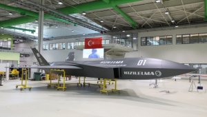 Selçuk Bayraktar, 'Bayraktar Kızılelma'nın boyalı ilk görüntüsünü paylaştı