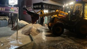 Sinop'ta sağanak su baskınlarına neden oldu