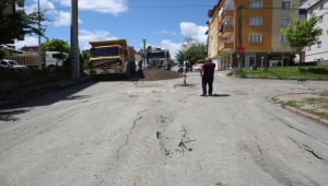 Sivas'ta belediye, sağanak sonrası altyapı ve yollarda çalışma yapıyor