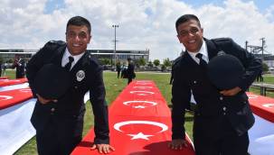 Tek yumurta ikizleri, Afyon POMEM'den birlikte mezun oldu!..