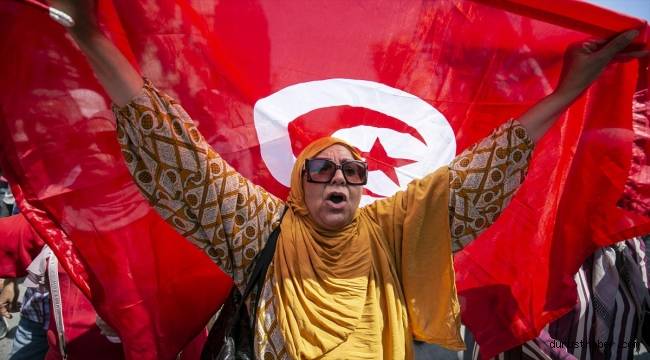 Tunus'ta yeni Anayasa için düzenlenecek referandum protesto edildi