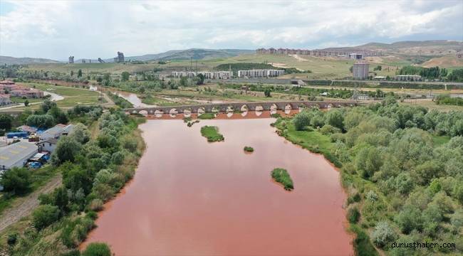 Türkiye'nin en uzun nehri Kızılırmak kızıla büründü