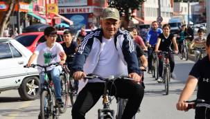 Yahyalı Belediyesi'nden Çocuklara Karne Hediyesi 