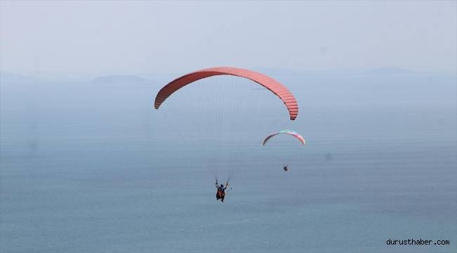 Yamaç paraşütünün mavi ve yeşili buluşturan adresi Uçmakdere'nin popülerliği artıyor
