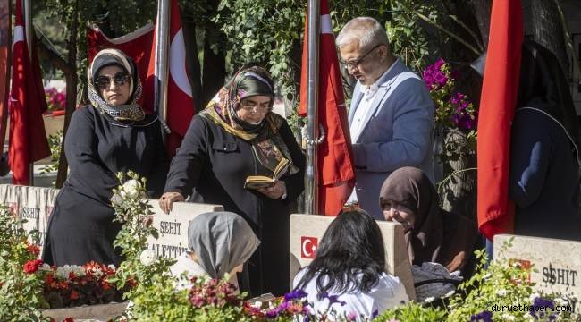 15 Temmuz Demokrasi Şehitliği ile Polis Şehitliği'nde anma programı düzenlendi