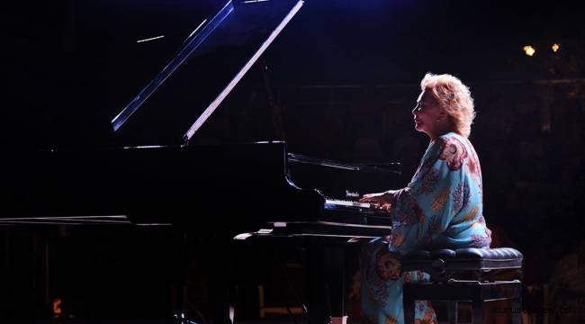 19. Uluslararası Gümüşlük Müzik Festivali'nde piyanist Gülsin Onay konser verdi