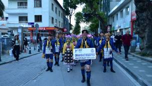 34. Uluslararası Altın Karagöz Halk Dansları Ekiplerinden Orhangazi'de Muhteşem Gösteri 