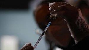 AB, uyarlanmış Kovid-19 aşılarının şimdikilerden daha etkili olacağını bildirdi