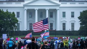 ABD'de Yüksek Mahkeme önündeki kürtaj yanlısı protestoda 17 Kongre üyesine gözaltı