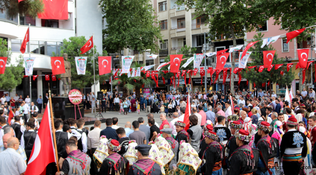 Akçaabat'ta hasretle beklenen festival coşkulu başladı