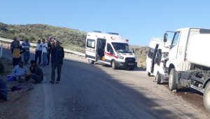 Ankara'da minibüs ile kamyonun çarpışması sonucu 16 kişi yaralandı