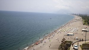 Antalya ve Muğla sahillerinde bayram tatili yoğunluğu yaşanıyor