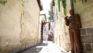 Atık demirlerden yapılan heykeller, Bey mahallesine hayat katıyor 