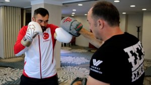 Avrupa şampiyonu profesyonel boksör Ali Eren Demirezen'in hedefi dünya şampiyonluğu