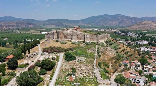 Ayasuluk kazılarında Bizans dönemine ait yer döşemesi gün yüzüne çıkarıldı