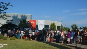 Ayvalık'ta hudut kapısında Kurban Bayramı yoğunluğu yaşanıyor