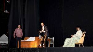 'Baba ve Oğulları' Sahnelendi 