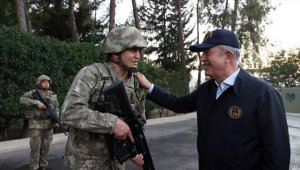 Bakan Akar ve TSK komuta kademesi Süleyman Şah Türbesi'ni ziyaret etti