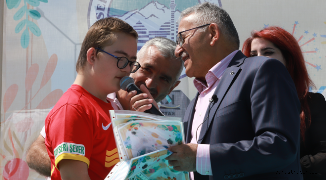 Başkan Büyükkılıç, En Özel Öğrencilere Karnelerini Dağıttı