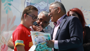 Başkan Büyükkılıç, En Özel Öğrencilere Karnelerini Dağıttı